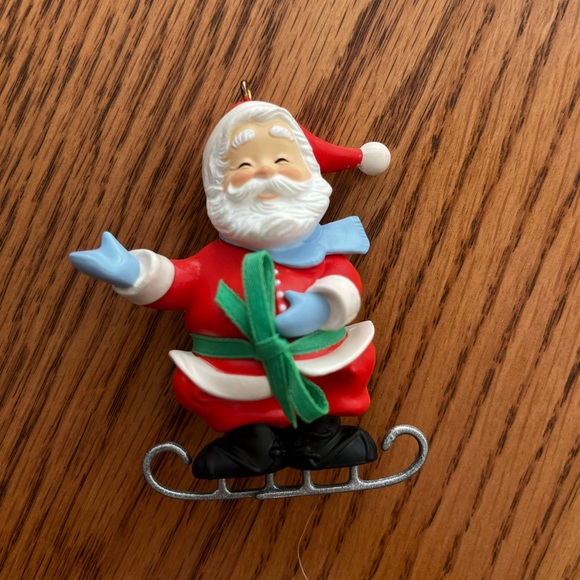 Bundle of 10 vintage Hallmark Keepsake Santa ornaments. - Picture 9 of 11